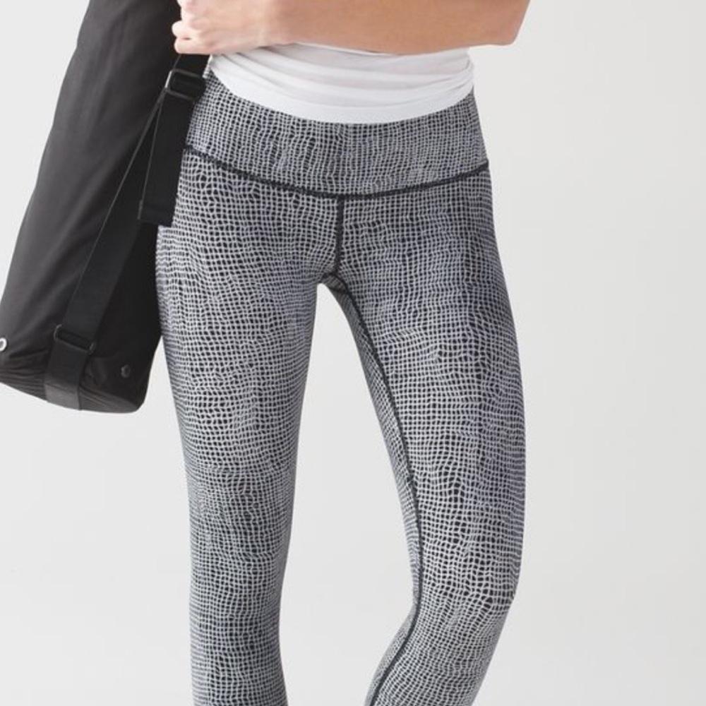 125. Lululemon Wunder Under Pant III
Fall Net White Black - Picture 3 of 9